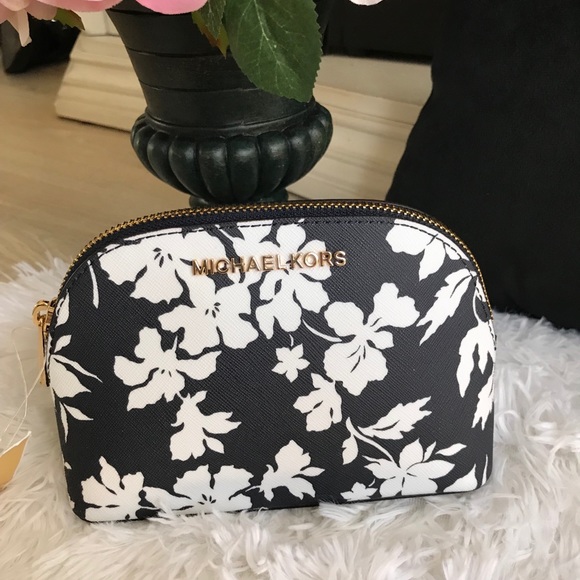 MICHAEL KORS TRAVEL COSMETIC BAG - Picture 3 of 5